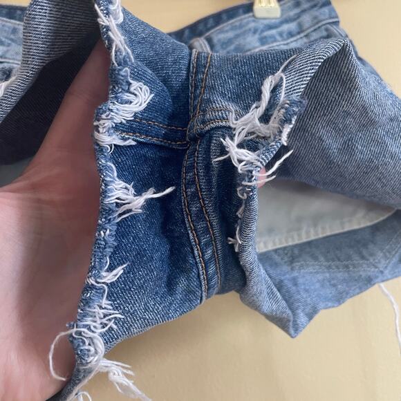 GRLFRND Cindy Shorts in Only With You Sz 25 Light Wash Ripped Distressed Cutoffs - Picture 6 of 13